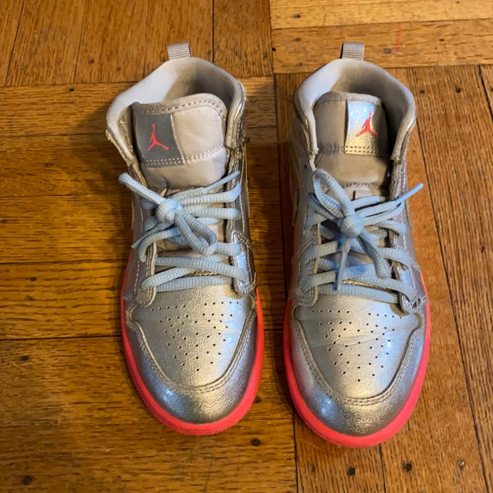 Girls Jordan’s size 13